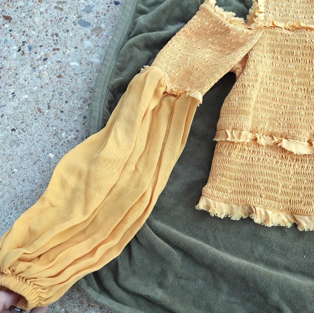 Cinq A Sept Pascal Golden Yellow Cold Shoulder Crop Blouse XS 100% Silk - Picture 7 of 8